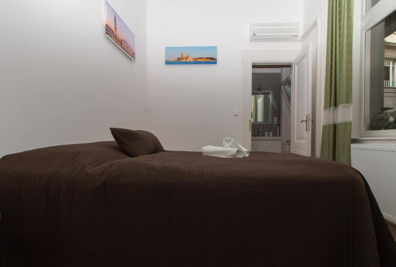 Butterfly Home Danube Budapest Exterior photo