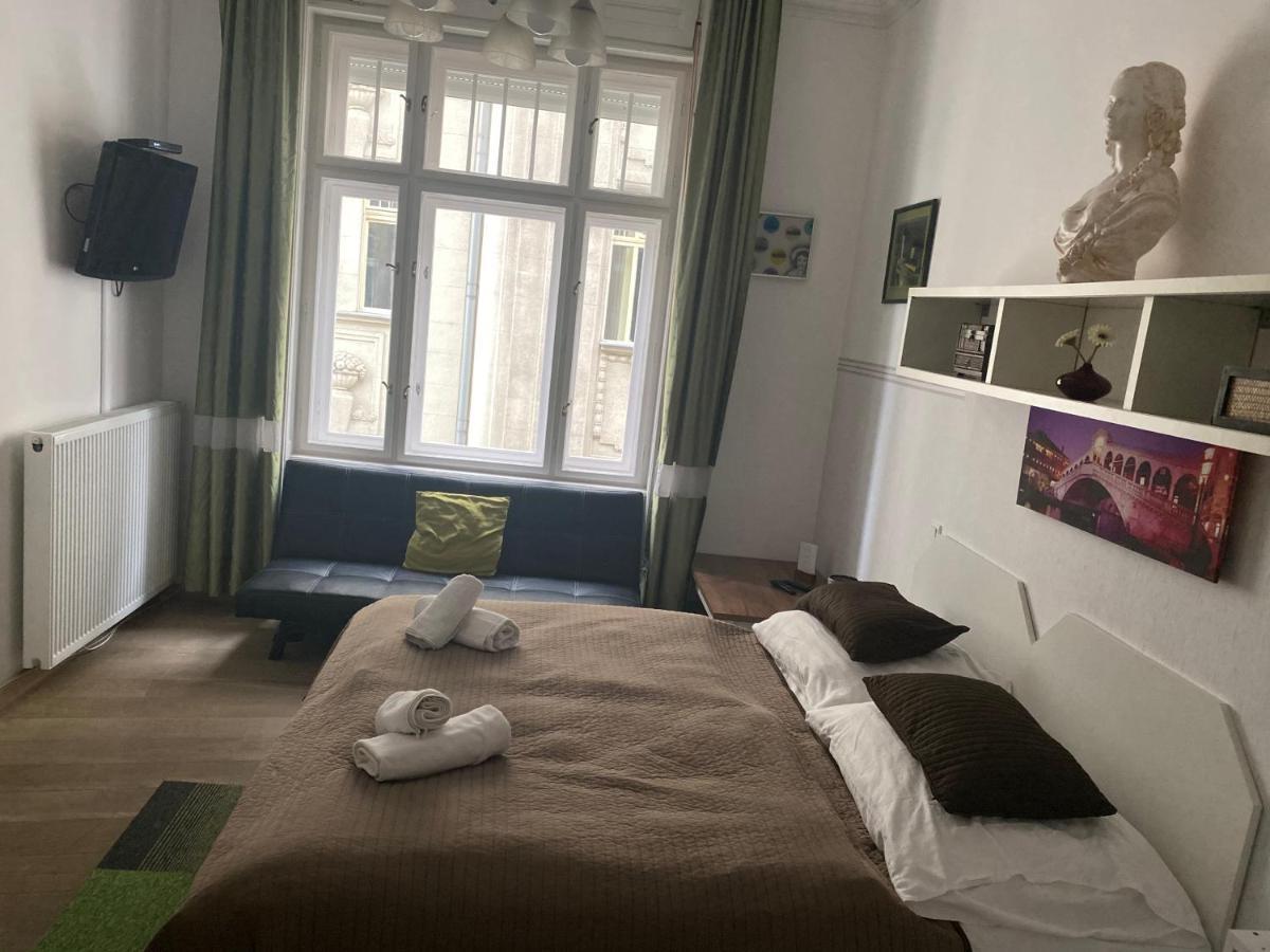Butterfly Home Danube Budapest Exterior photo